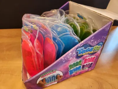 Lot de 12 jeux sensoriels (glitter / squeeze)